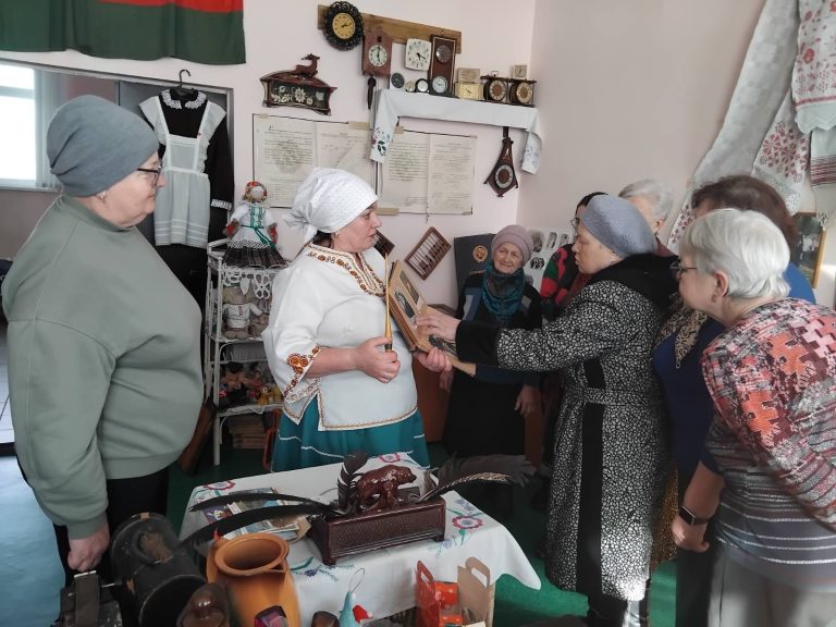 В Баркалабаўскім КСЦ прайшла экскурсія «Наперад у мінулае» ў рамках праекта «Кожная пятніца – родная, сваё»