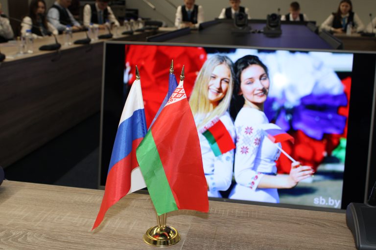 Библиотеки Кировского района и Белгородского округа соединил телемост дружбы в День единения народов