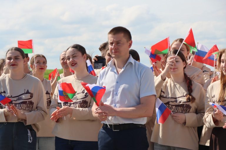 Культура без границ: как на Замковой горе встретили гостей из России
