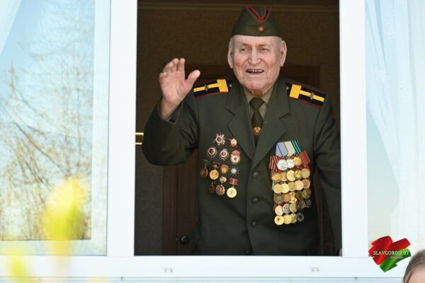 Последний боевой ветеран Славгородского района принимал поздравления