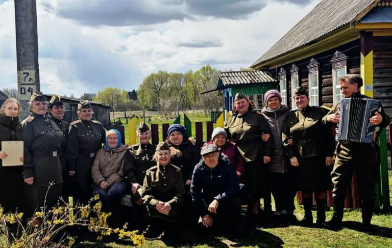 Акция «Споём вместе песни Победы!» проходит в Глусском районе