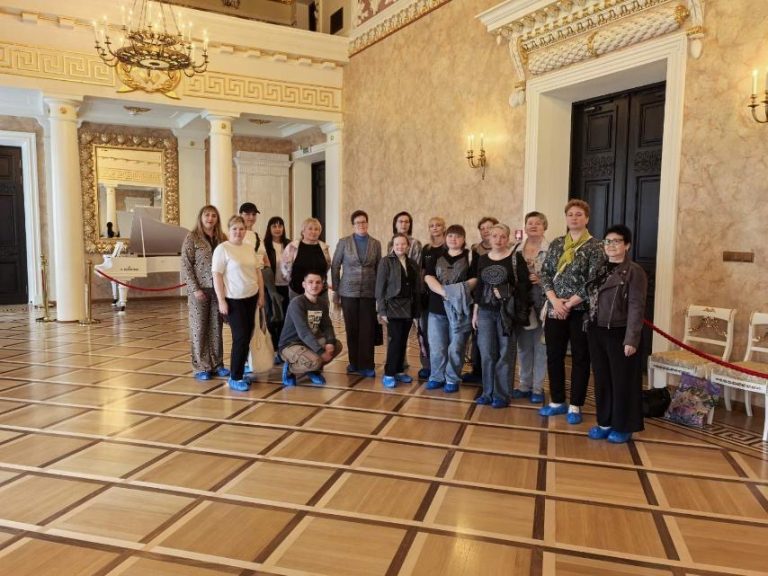 Библиотекари Осиповичского района открыли для себя «белорусский Версаль»