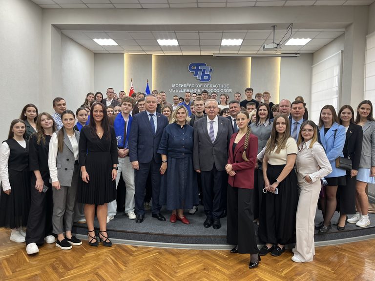 Молодежь Могилевщины встретили День народного единства: профсоюзный форум объединил поколения