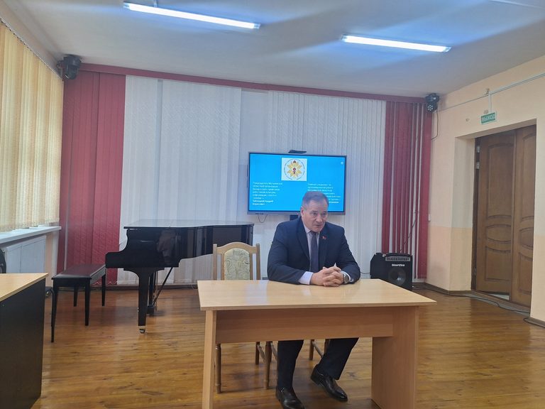 Андрей Заблоцкий встретился с коллективом детской школы искусств №6 Могилева