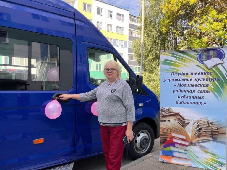 В Могилевском районе выехал на маршрут новый библиобус
