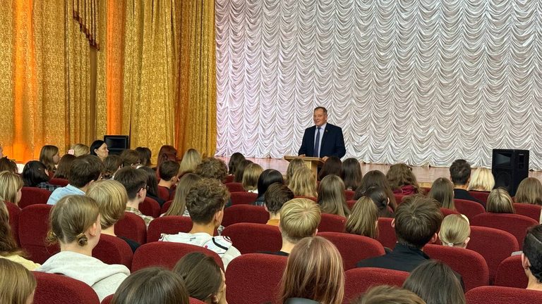 В Могилевском колледже искусств обсудили значение Дня народного единства