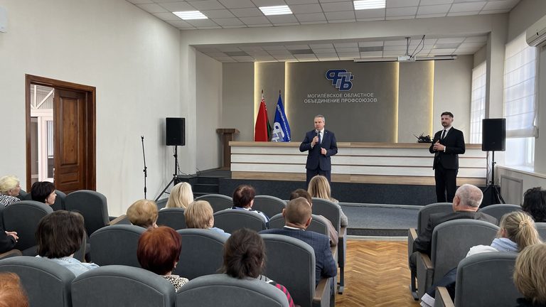 На сцене и в зале: представители культуры Могилевщины приняли участие в чествовании ветеранов профсоюзного движения